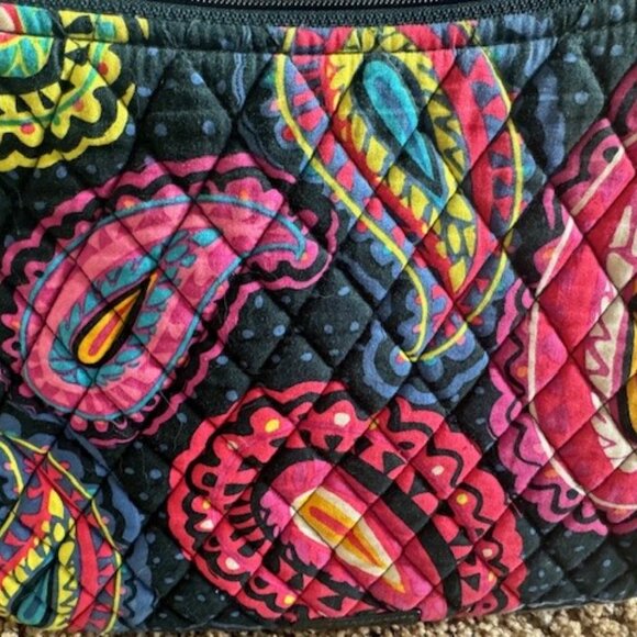 VERA BRADLEY: Next-to-New Paisley Purse - Picture 5 of 10